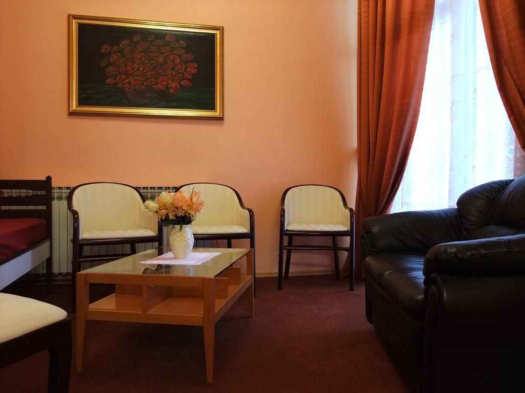 Bed & Breakfast Vila Stanisic Пожега Стая снимка
