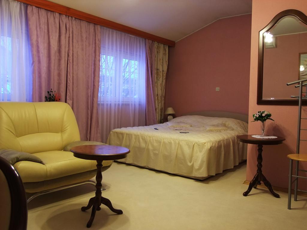Bed & Breakfast Vila Stanisic Пожега Стая снимка