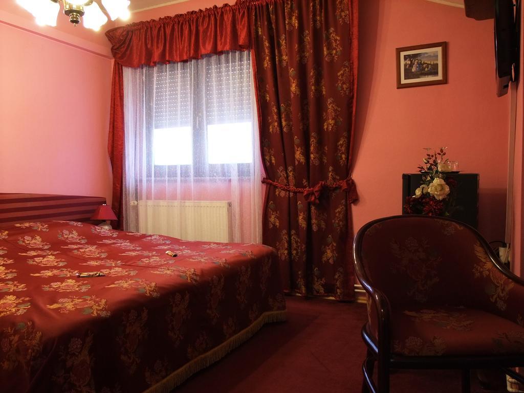 Bed & Breakfast Vila Stanisic Пожега Стая снимка